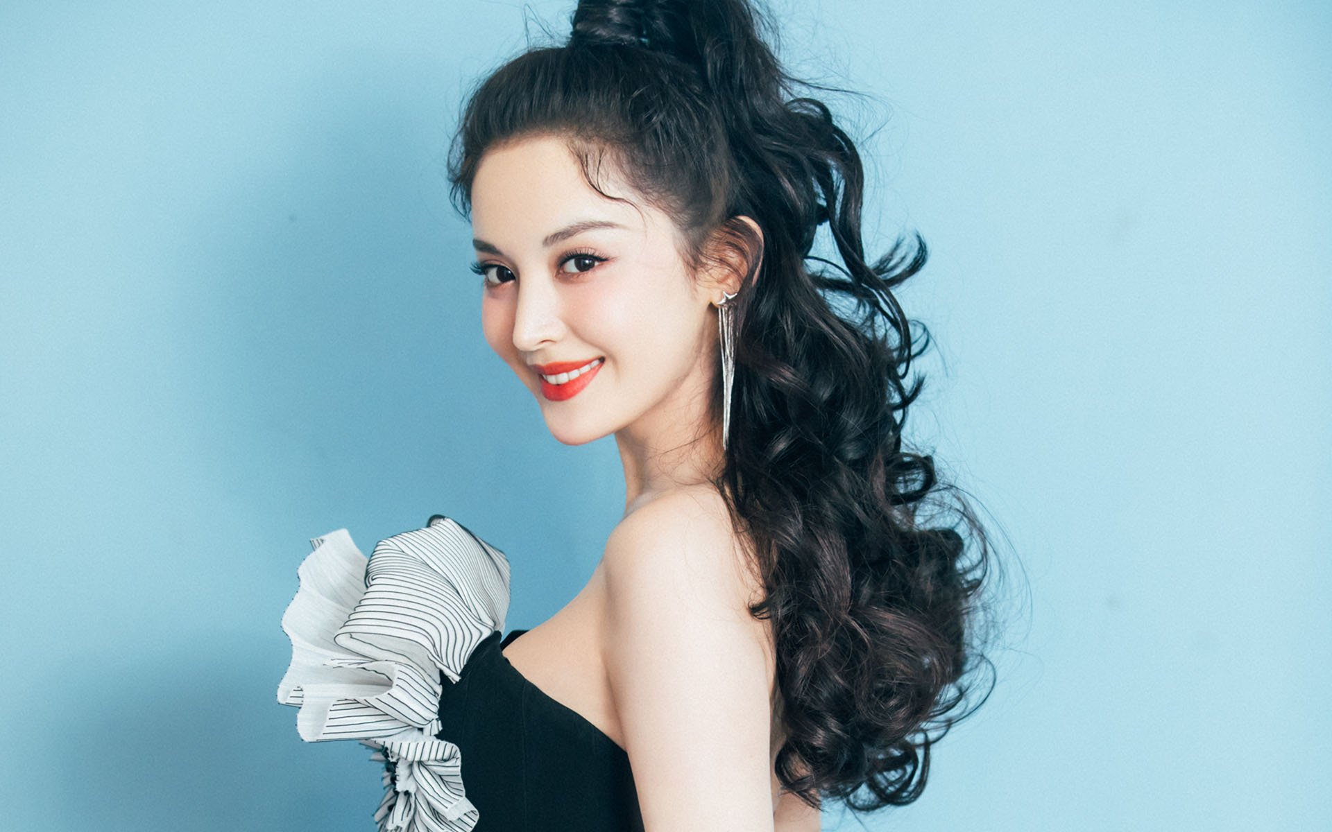 中超联赛是否应限制外援数量以扶持本土,中超联赛允许几个外援上场